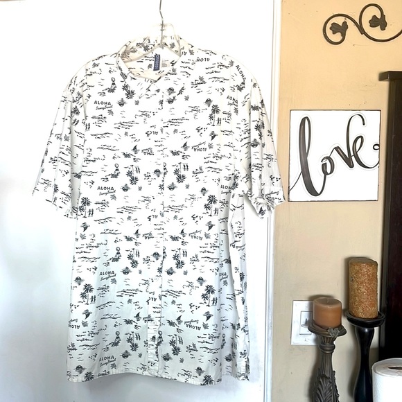 EUC H&M black and white Aloha Print resort shirt - Picture 1 of 6